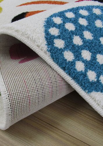 Dětský kusový koberec motýlci 14 barvy krémové 4sleep detail lemování