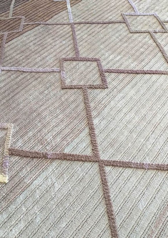 Kusový koberec HYPNOTIK  hnědý