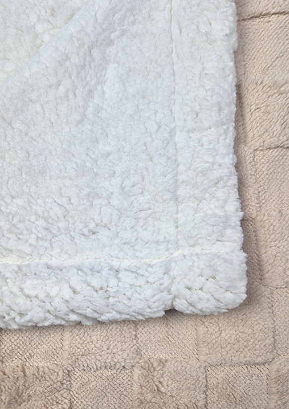 Mikroplyšová deka ovečka/beránek 160x200cm - Kostička béžová detail