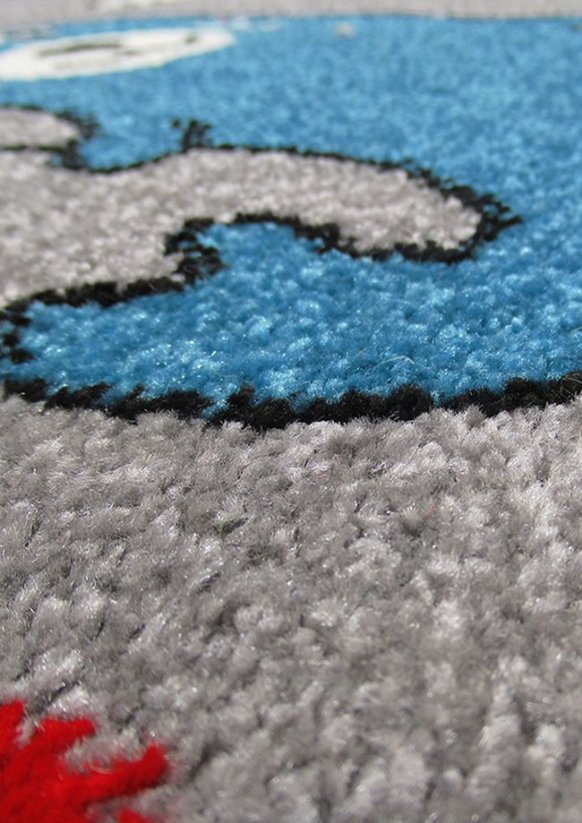 Dětský kusový koberec Cirkus zvířátka barvy šedé 4sleep detail vlasu