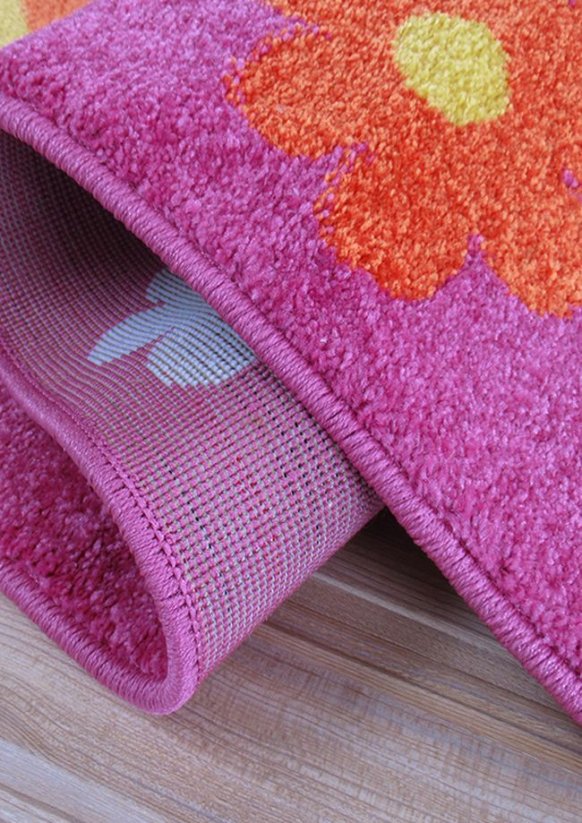 Dětský kusový koberec motýlci 14 barvy růžové 4sleep detail lemování
